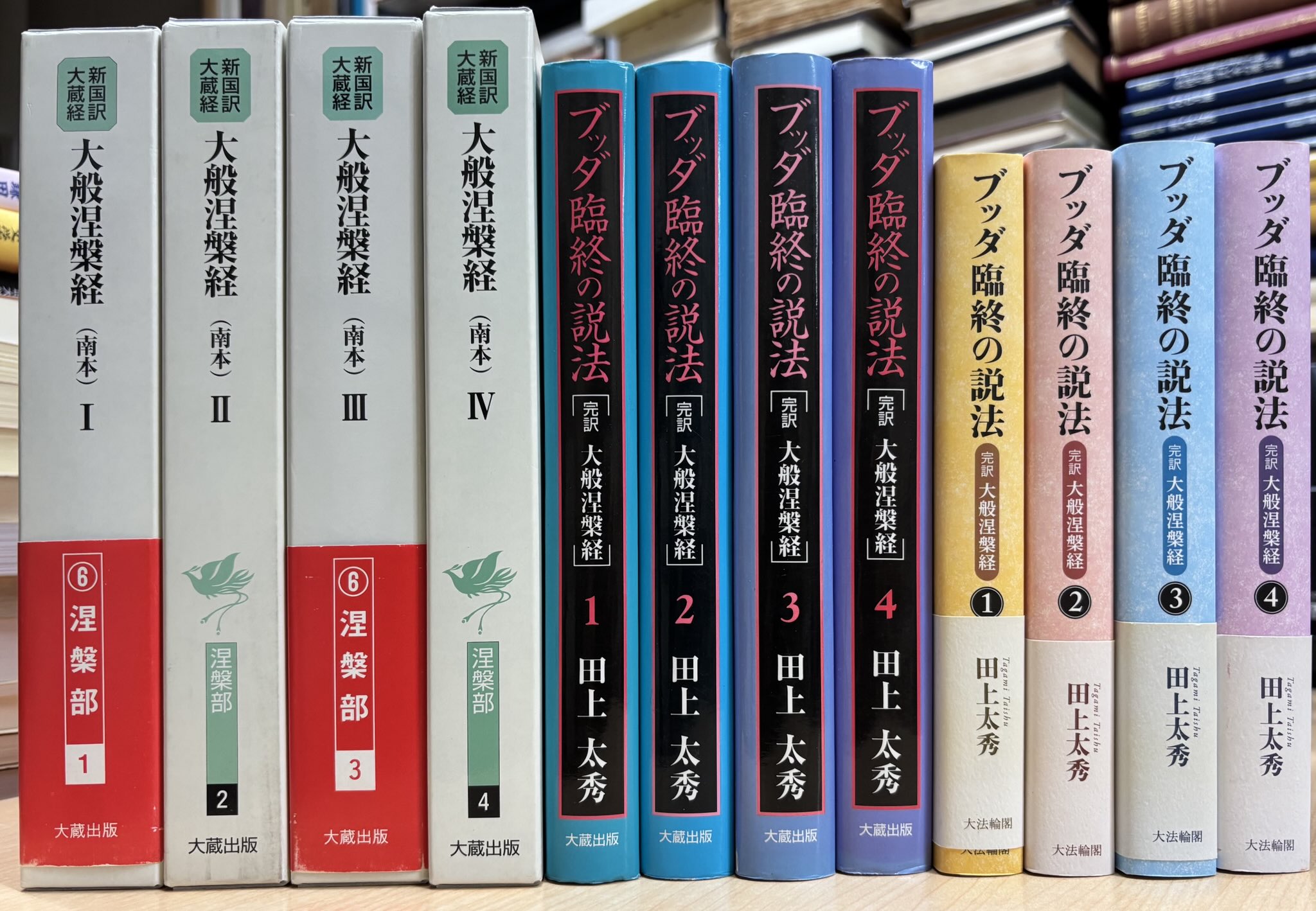 講座 大乗仏教　全10巻揃い　全巻函付き　三方シミあるも書き込み無しの本文美本 講座 大乗仏教 全10巻揃い 全巻函付き 三方シミあるも書き込み無し