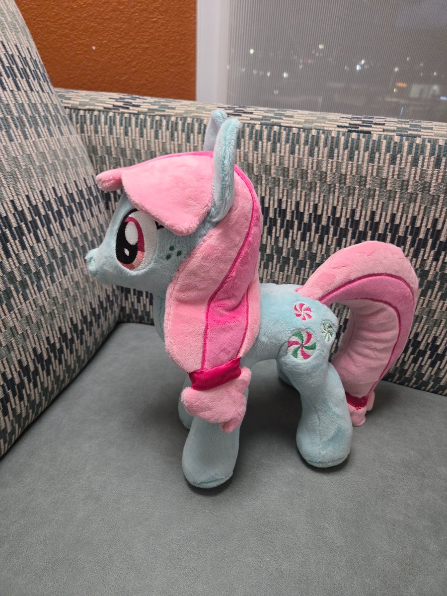 I finished this Minty in 24 hours lol

#MLP A Very Minty Christmas
