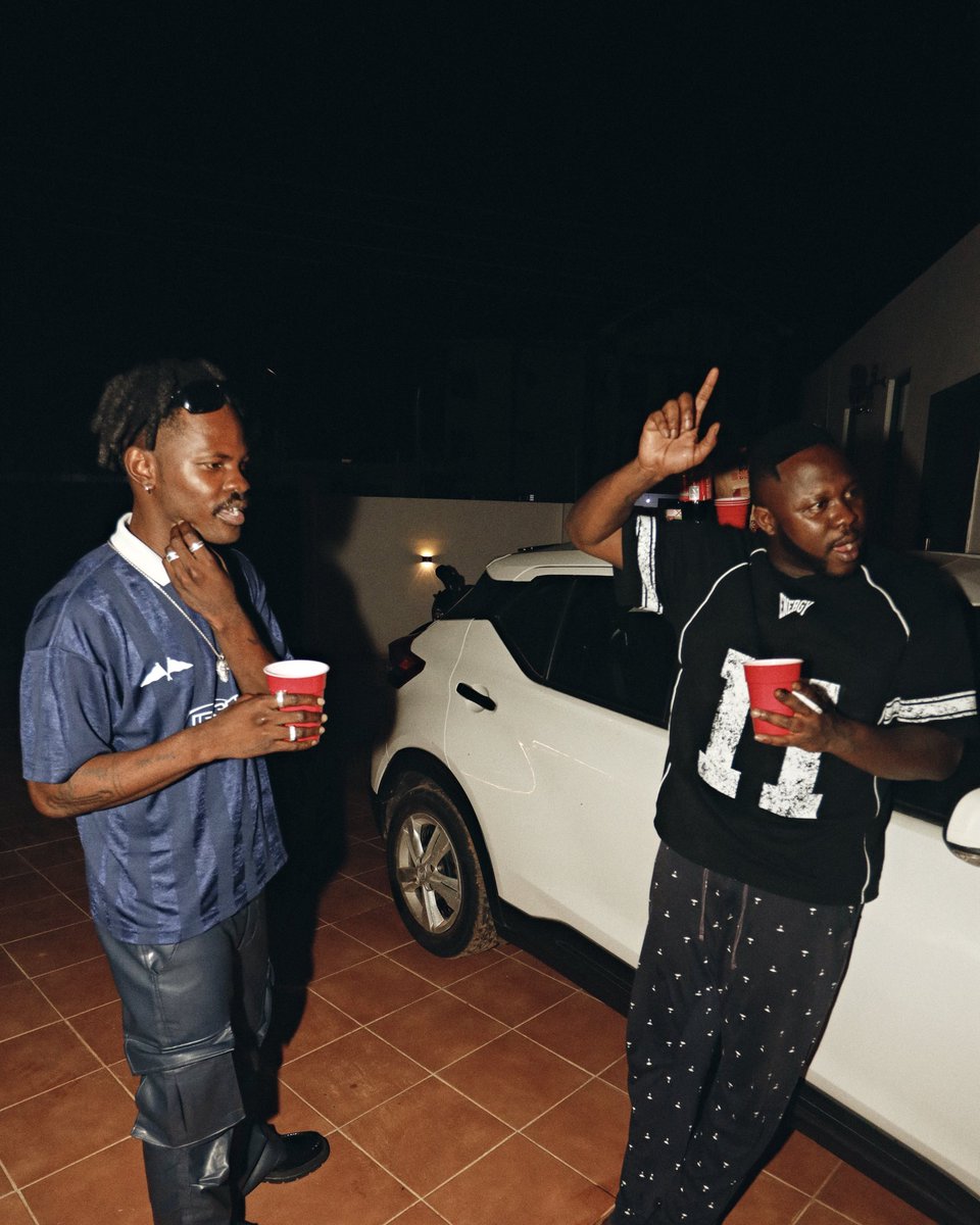 Fameye's tweet photo. Needed a Medikal attention!!! 🦅🍿 wait for 🍿 @Medikalbyk https://t.co/fmifgbnvZq