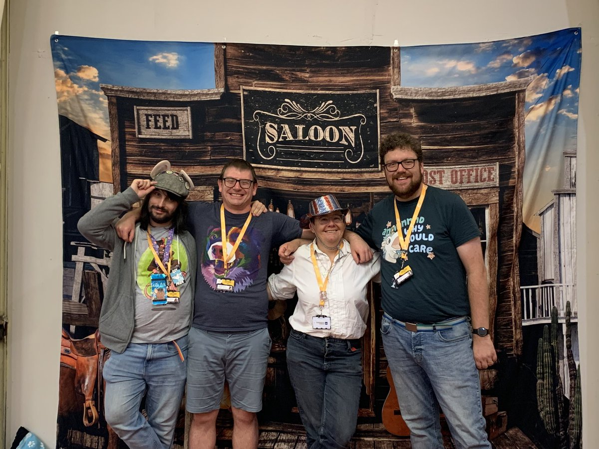 The saloon is OPEN! Hitch up your horse and come on in! (Okay, you can bring the horse in too.)

Mae'r salŵn AR AGOR! Clymia'ch ceffyl a tyrd mewn! (Oce, allet ti dod a'r ceffyl mewn 'fyd.)