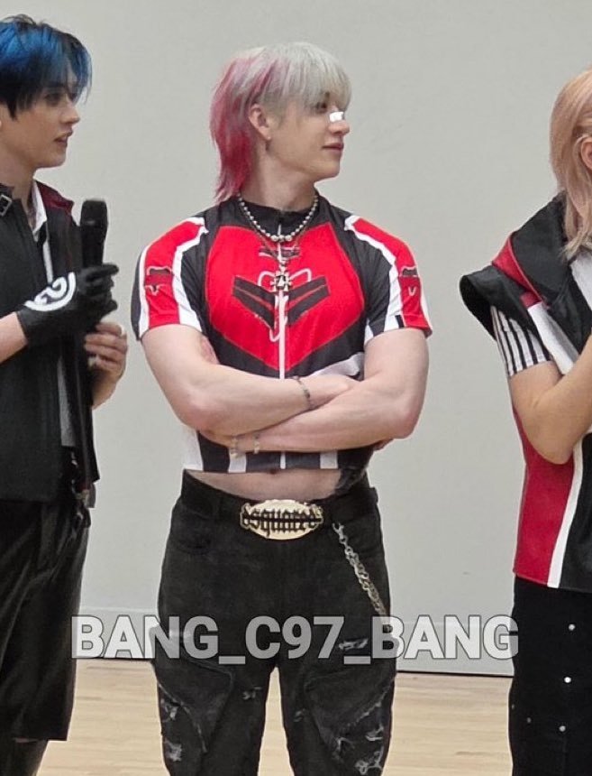 _lost_psycho_'s tweet photo. кому и куда кричать насколько прекрасен бан чан и его образ? 

#StrayKids #BangChan https://t.co/0gECGMNIOc