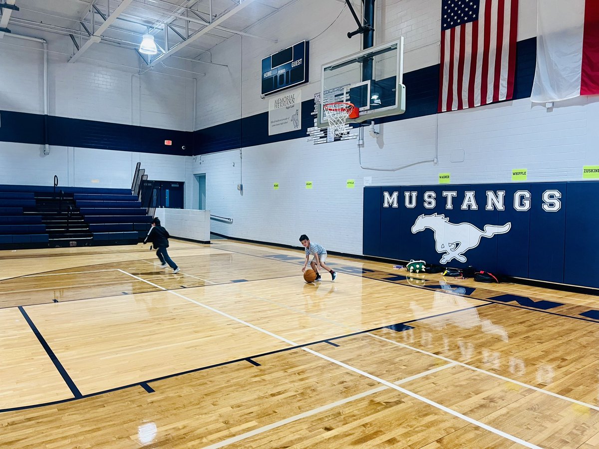 LaProfeMoni's tweet photo. The @LJHMustangs staff babies had the best Friday because the football boys were at study hall so the gym was available. What a way to end the week! 💙🥰🐴⭐️ https://t.co/mkmGe3Oqpp