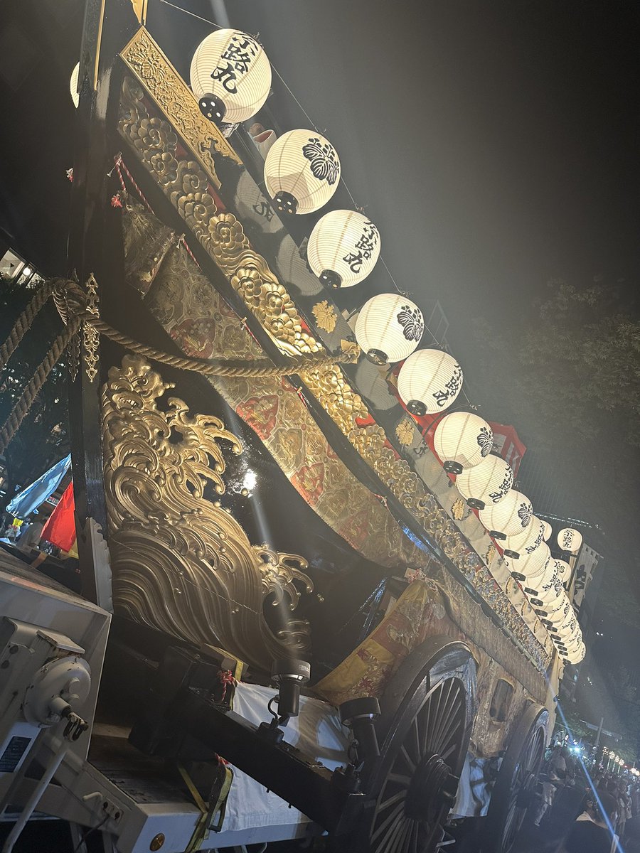 clean_raimaru's tweet photo. なんかお祭りやってる https://t.co/AkdpSWrsTl