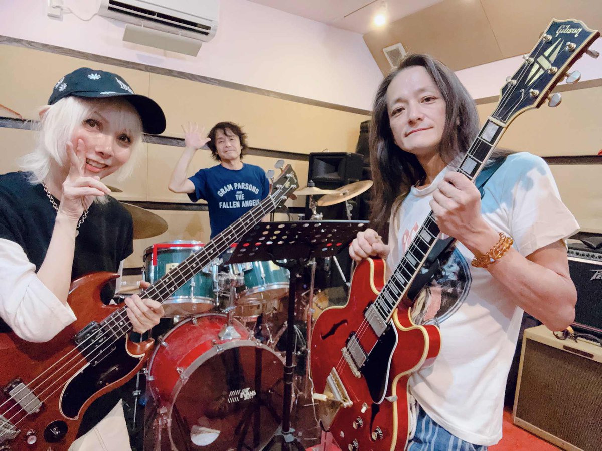 9月ライブに向けリハ開始
とても古い曲を演奏する予定
もしかして10年以上振り？？
因みにアメリカでは演奏した事無い🤭
どの曲だろうね〜？？

9/6(土) 諏訪clubrockhearts
9/7(日) 駒ヶ根G-Studio NIRVASH
9/15(月祝) 下北沢CLU251 (昼間のライブ)