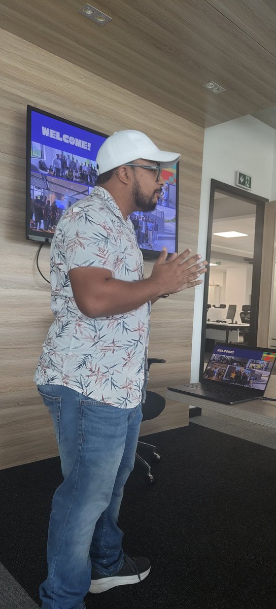 Alex_with_a_B's tweet image. At the #LARAVELMORIS meetup today. Second time attending and I presented on meetup.mu and how I take a standard #LARAVEL application and deploy it practically anywhere on Kubernetes, with the power of GH Actions and ArgoCD