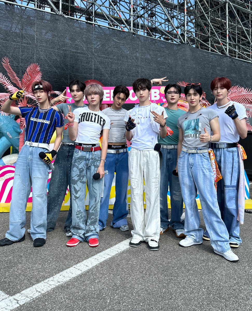 [📸] 250823
#WATERBOMB2025
⠀
#CRAVITY #크래비티
#DaretoCrave
#SETNETG0?! #SETNETGO #셋넷고
#WATERBOMB #WATERBOMBSOKCHO