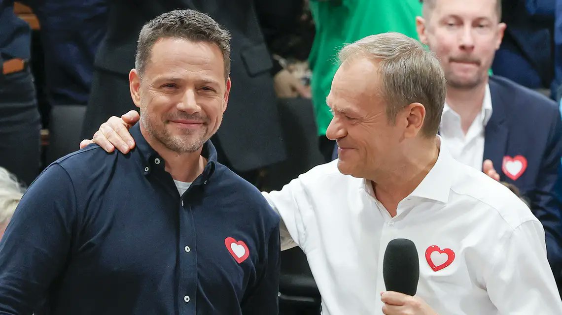 Tomasz Lipiński (@tdlipinski) on Twitter photo - Zamówiłem dwa pancerne BMW. Będziemy mieć takie same fury.
- A co, jak przegram?
- Niemożliwe. Mam asa w rękawie - Jacek Murański. Postać znana. Także aktor w takich niedużych rolach... - Zamówiłem dwa pancerne BMW. Będziemy mieć takie same fury.
- A co, jak przegram?
- Niemożliwe. Mam asa w rękawie - Jacek Murański. Postać znana. Także aktor w takich niedużych rolach...