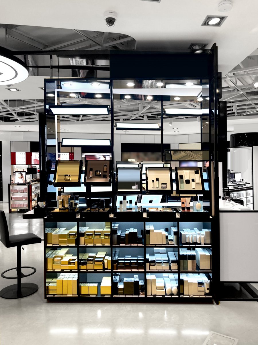 ReciklerkoCans's tweet photo. A sleek and modern airport duty-free shop with illuminated shelves showcasing neatly arranged brandless cosmetics, perfumes, and skincare products.
https://t.co/vaUtEdMEmu
#DutyFree #AirportShopping #LuxuryRetail #TravelStyle #CosmeticsStore #PerfumeShop #SkincareEssentials https://t.co/UxDuxgwQNW