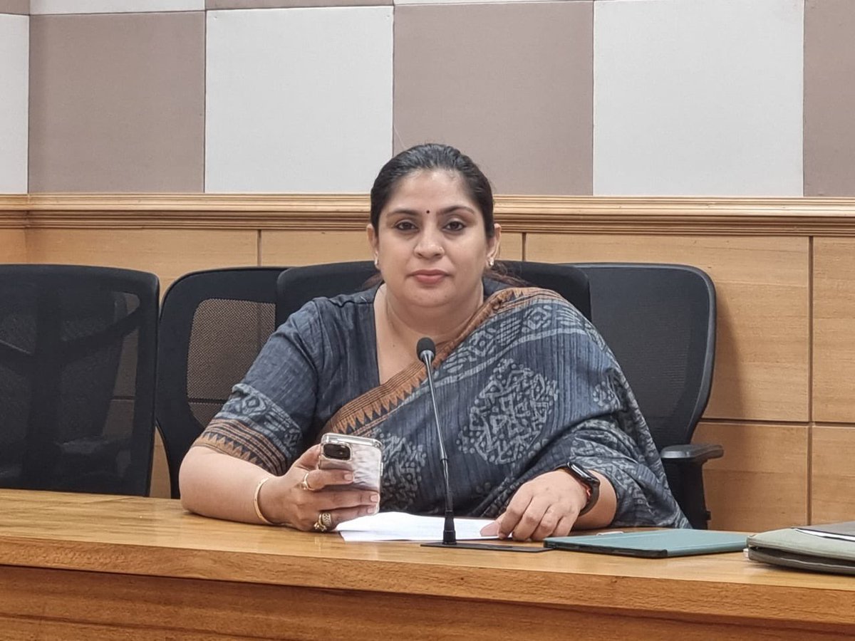 AdvjuhiArora's tweet image. Privilege to attend final training by Nalsa and MCPC (Mediation Concilliation project committee, Supreme Court of India. 

#mediationtraining #mcpc #supremecourtofindia #nalsa #chiefjustice #law #mediation #40hrstraining #trainer #mediationcentre #law #adr #alternatedisputeresol