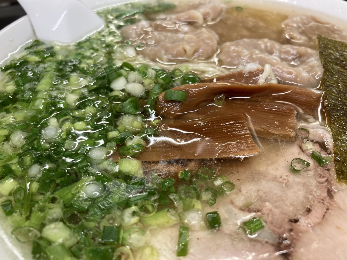 暑い時こそ熱いもの食べる暑気払いスタイル2025。

雲呑麺はいつだってオレたちの友達！