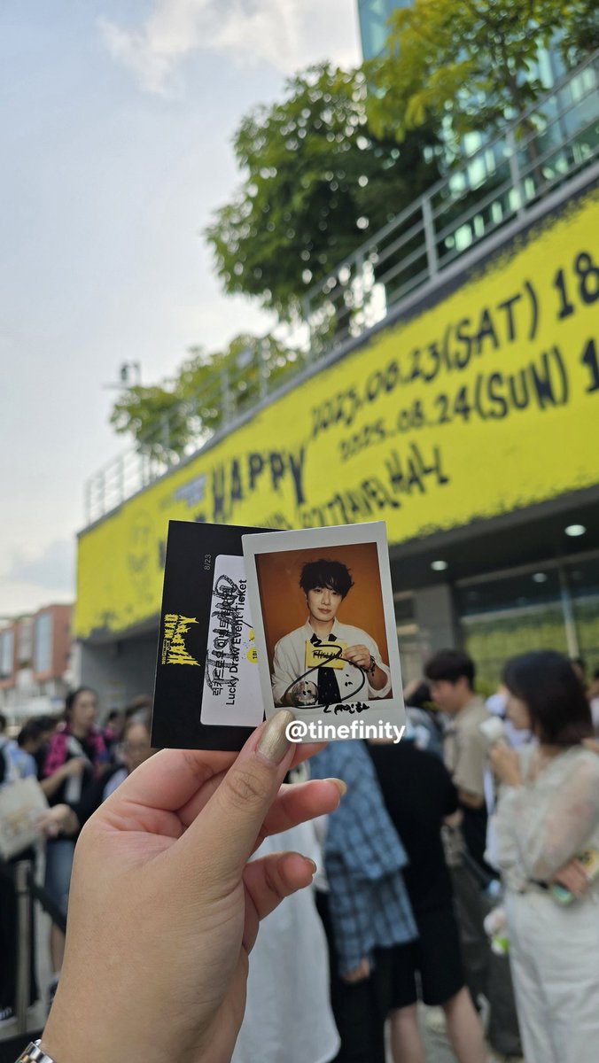 tinefinity's tweet photo. 08.23.2025 #FTISLAND MAD HAPPY 🤘 
I WON A SIGNED POLAROID
My third signed polaroid from 2018 💛
#FTISLAND_LIVE_MAD_HAPPY https://t.co/wmQCarPlUm