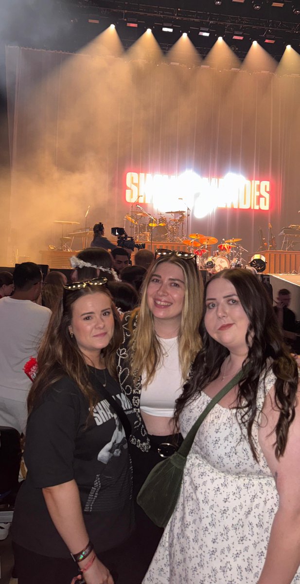 basicallyviks's tweet image. a house full of love indeed ❤️🤍

@ShawnAccess @ShawnMendes 

#OnTheRoadAgain