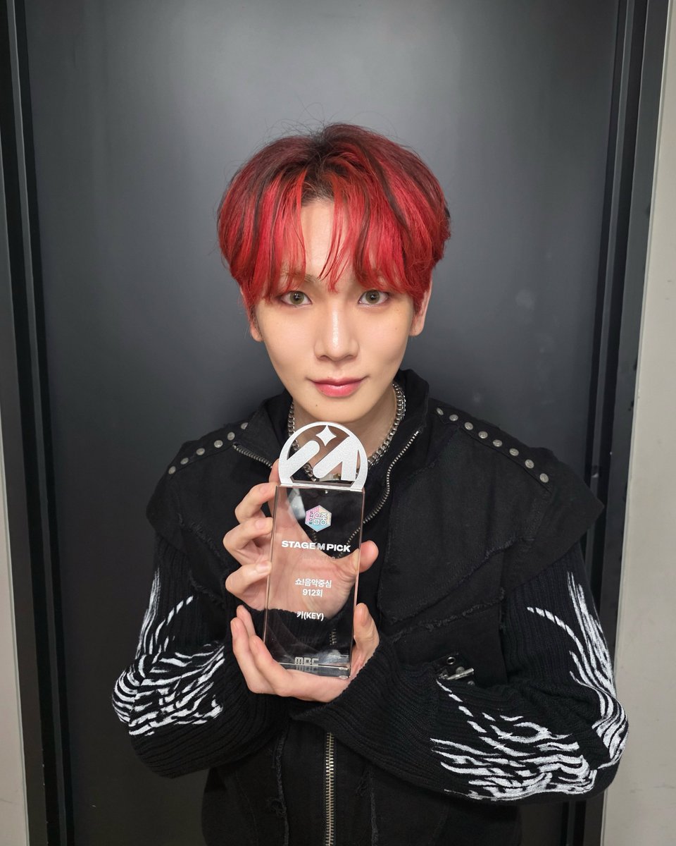 SHINee tweet media
