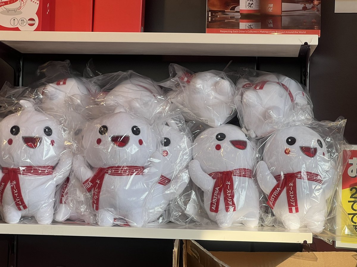 オーストリアのマスコット「赤白赤」のぬいぐるみが新発売