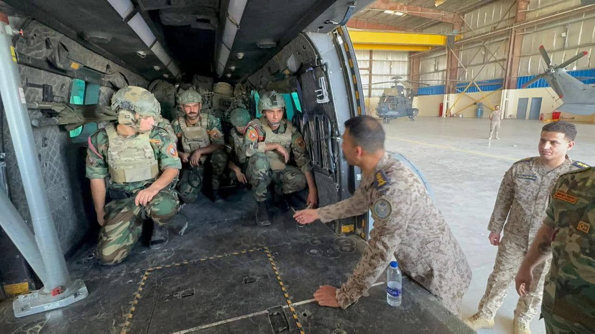 قاعدة التاجي الجوية بالتعاون مع القوات الخاصة العراقية والجانب الفرنسي تنفذ تدريب مشترك على طائرة "الكاراكال" الجديدة للاسناد بالنقل الجوي التعبوي

#العراق #بغداد