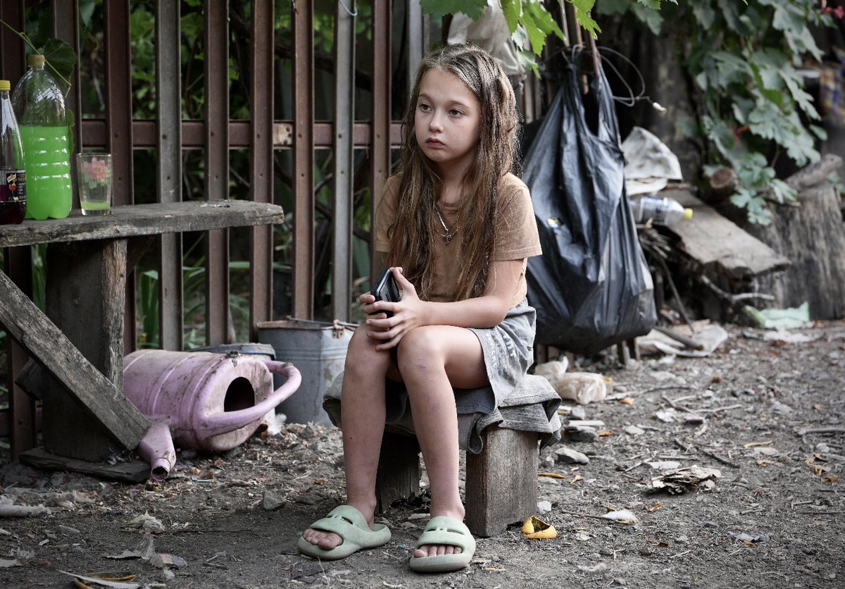 Andrew Fox (@mr_andrew_fox) on Twitter photo Ukraine Update 🇺🇦
<a href="/jaglancy/">James Glancy</a> and I delivered humanitarian aid to the front-line areas in the southeast of Ukraine. One family we met was hit by a missile strike the very next day. Their son was killed, and their father died in the hospital yesterday.
These are poor people who Ukraine Update 🇺🇦
<a href="/jaglancy/">James Glancy</a> and I delivered humanitarian aid to the front-line areas in the southeast of Ukraine. One family we met was hit by a missile strike the very next day. Their son was killed, and their father died in the hospital yesterday.
These are poor people who