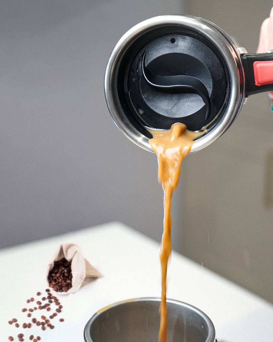 Kitchen_Glora's tweet photo. Your new favorite kitchen gadget has arrived. ☕️ The self-stirring mug is the simple solution to a perfectly blended drink. No spoon needed! #SmartMug #Coffee #Gadget #Innovation #LifeHack https://t.co/uy3S1M3VdT