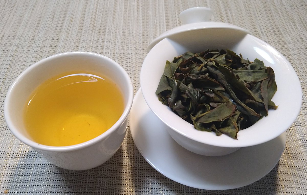 埼玉の烏龍茶、詳細不明。
烏龍種の烏龍茶で、ちゃんと発酵した烏龍茶の香りがする。若干雑味がある