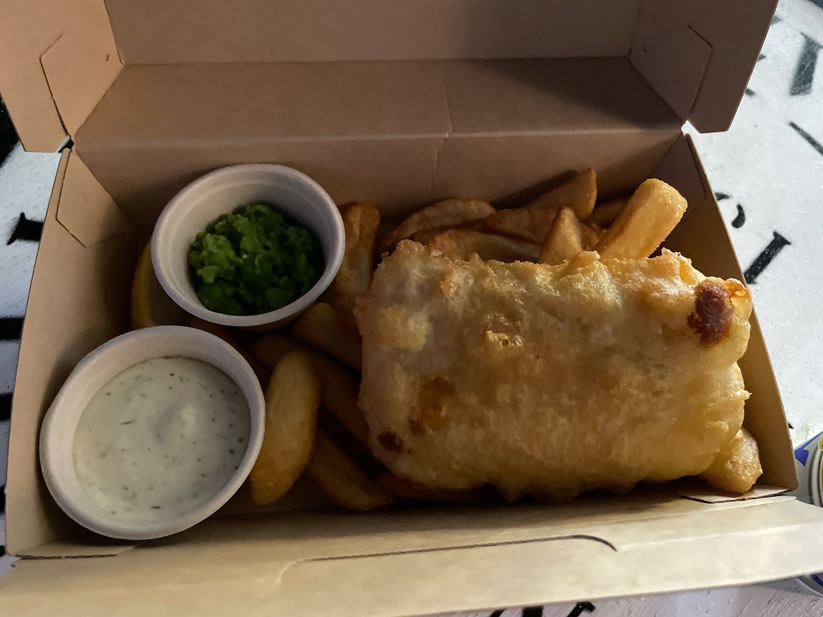 大阪万博フィッシュアンドチップス比較 左👈オーストラリア館 右👉英国