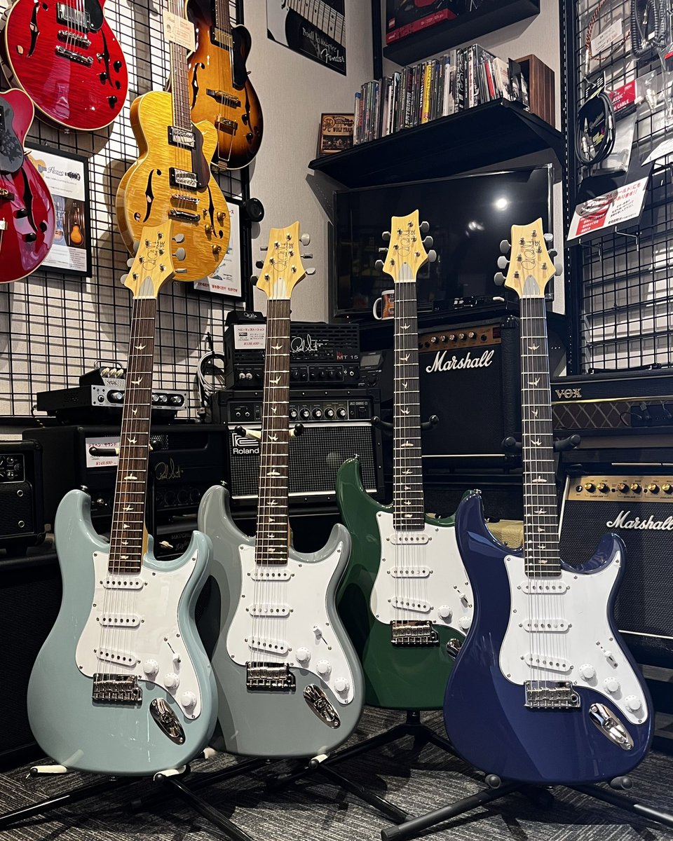 goldstargt's tweet image. SE Silver Skyのニューカラー❗️

同時に廃番となるカラーもあり、ローズ指板は総入れ替えとなります。

現在当店にあるローズ指板仕様は…
【新色】
Trad Blue
Laurel Green
【廃番】
Storm Gray(ラスト１本)
Stone Blue

廃番カラーをご検討の方は今のうちに手に入れてください🖐️

#prs #silversky