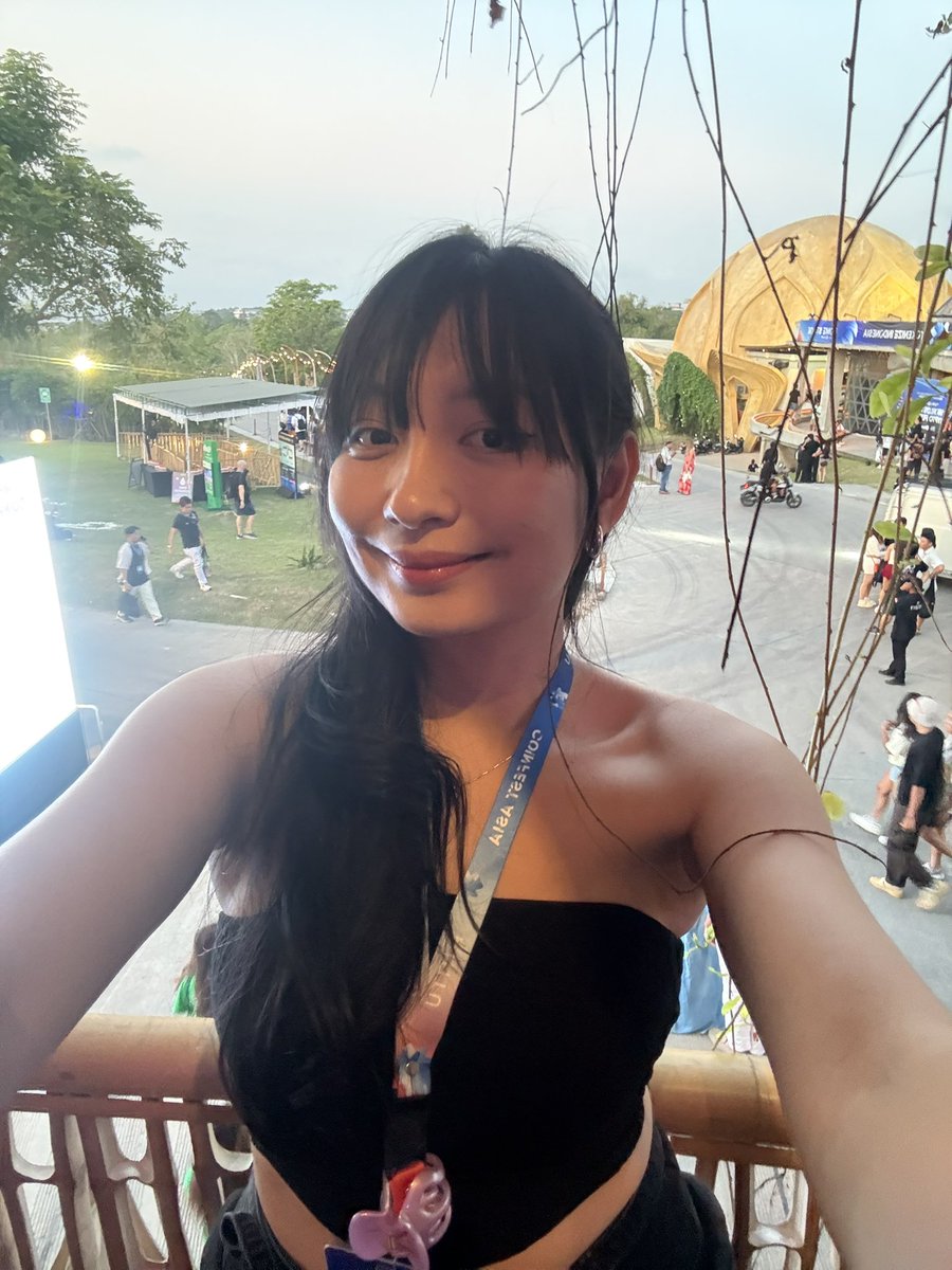 aulialoveslily's tweet photo. Had so much fun at @CoinfestAsia , met with friends, shared some JUP merch, and even onboarded people to use @jup_mobile 🚀 (video coming soon, right @clodesans @Xprinz17 @willyjrdnn ? 👀) https://t.co/VhPCfhsYA4