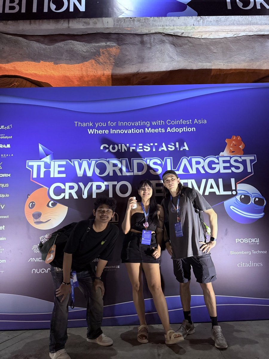 aulialoveslily's tweet photo. Had so much fun at @CoinfestAsia , met with friends, shared some JUP merch, and even onboarded people to use @jup_mobile 🚀 (video coming soon, right @clodesans @Xprinz17 @willyjrdnn ? 👀) https://t.co/VhPCfhsYA4
