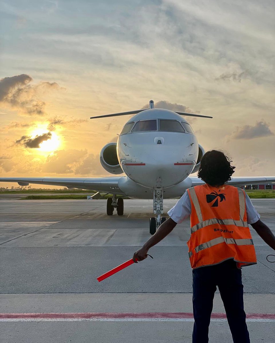 skytoursmv's tweet image. Chasing sunrises, one flight at a time. 🛩️ 
#bizavworks