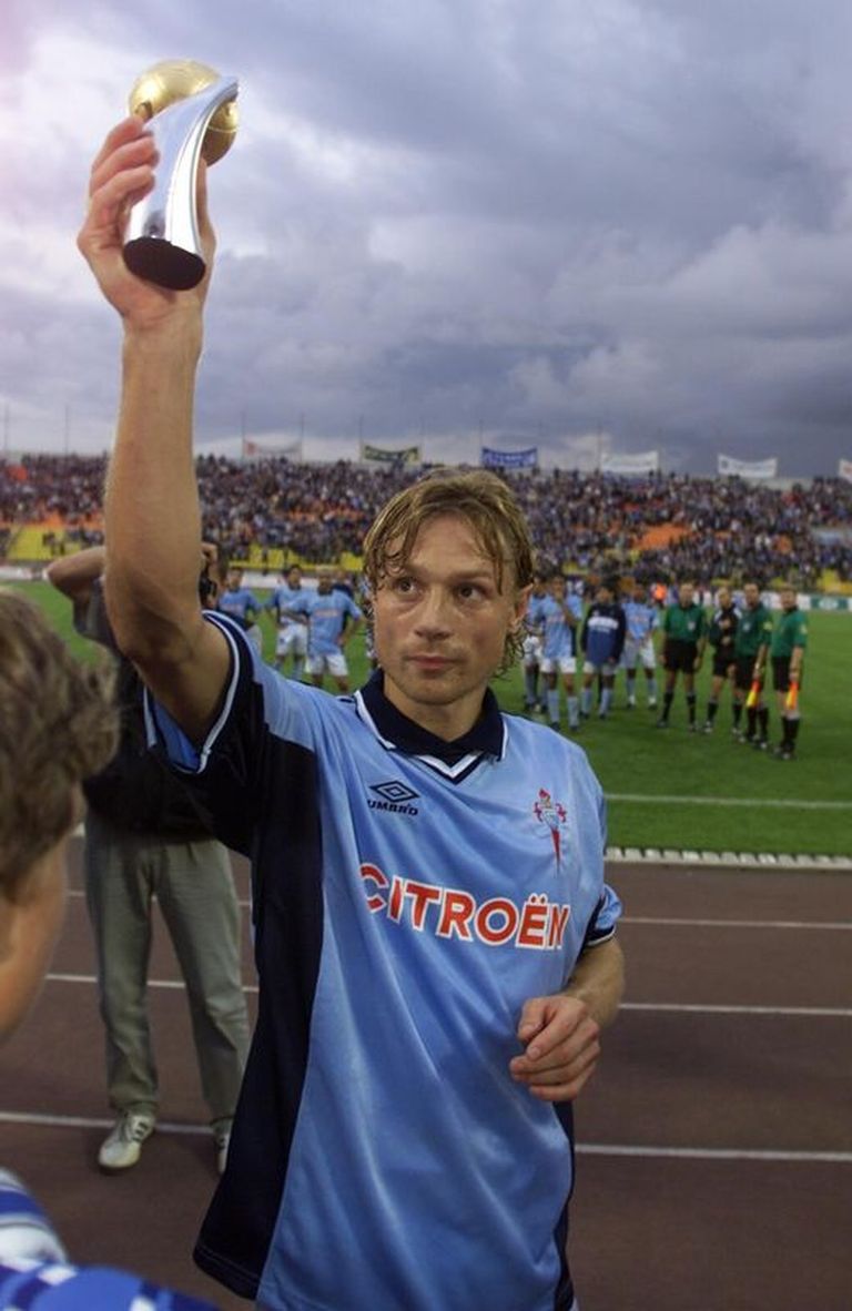 Hace 25 años, Galicia dominaba el fútbol español. El <a href="/RCDeportivo/">RC Deportivo</a> ganaba la liga y el <a href="/RCCelta/">Celta</a> ganaba la prestigiosa copa intertoto. Pongo las fotos porque, ni viéndolas con detenimiento, soy capaz de encontrar las diferencias. #Depor #Deportivo #YeremaySeQueda