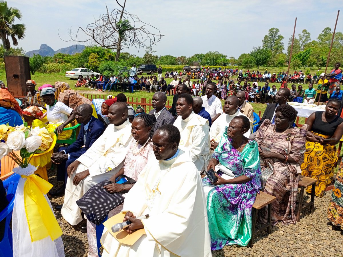 RadioPacisGulu's tweet photo. Archbishop Raphael p'Mony Wokorach called on the Deacons to be ordained to the order of priesthood to be rooted in their faith so as other people may know and serve God through their examples.
#RadioPacisUpdate
#PeaceOfChristForAll https://t.co/7FQh1GOdeu