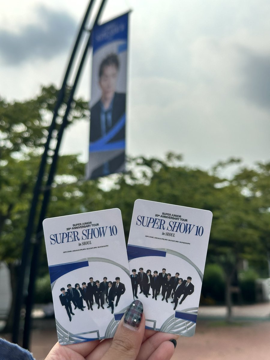 lindiasari's tweet photo. With @duckhae finally wishlist nonton sebelahan kesampaian juga yeaaaay

#supershow10 https://t.co/7GoBbpEuau
