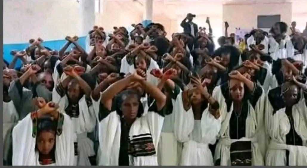 These protest pictures of Ashenda festivity at #Raya #Tigray speak volumes! "Don't shoot us" አይትተኩስልና ን ካብ "ካብ ኮር ንላዕሊ" ን ጉጅለ ድሕረትን!