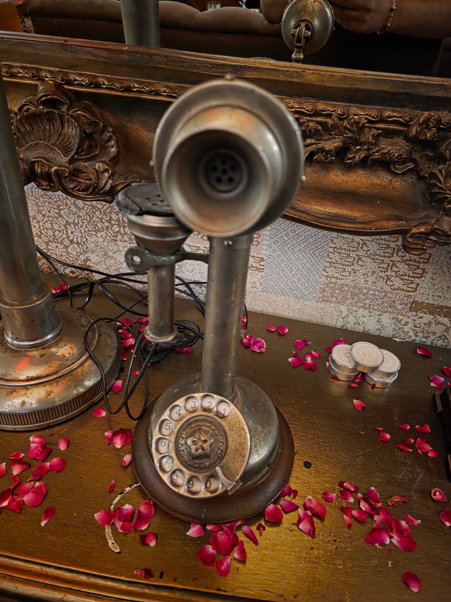Meet the OG. The Ancestor of all phones! The real deal. The great great great great great grandfather of the Smartphones.