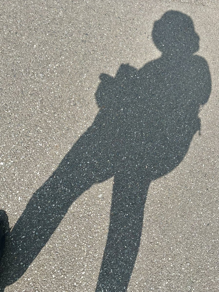 "Summer Echoes"

夜明け前の静寂をランニングで破る。
わずかに変わる陽の光が、季節の移ろいを告げている｡

場所が持つ記憶の力に､心惹かれる私｡
街の光､空の色､そして風の匂い。

誰もが心に､それぞれの旅路を歩んでいるのですね｡

あなたの胸にある夏の記憶は何ですか？

#朝ラン #夏の記憶