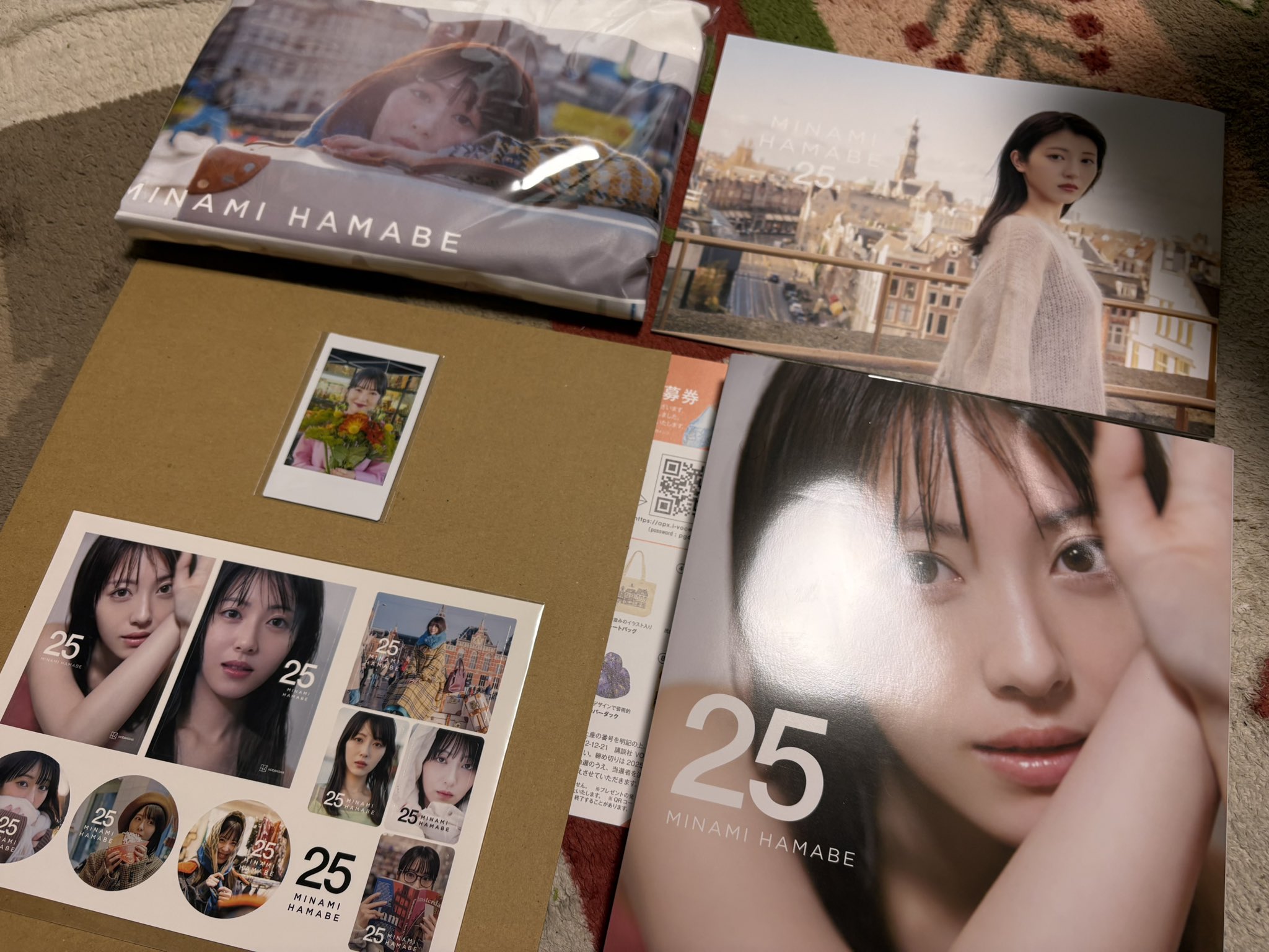 【新品】浜辺美波写真集 25 豪華版　浜辺美波　写真集　豪華　チェキ　Tシャツ 浜辺美波 25歳の節目を記念した写真集『25』2025年8月22日発売