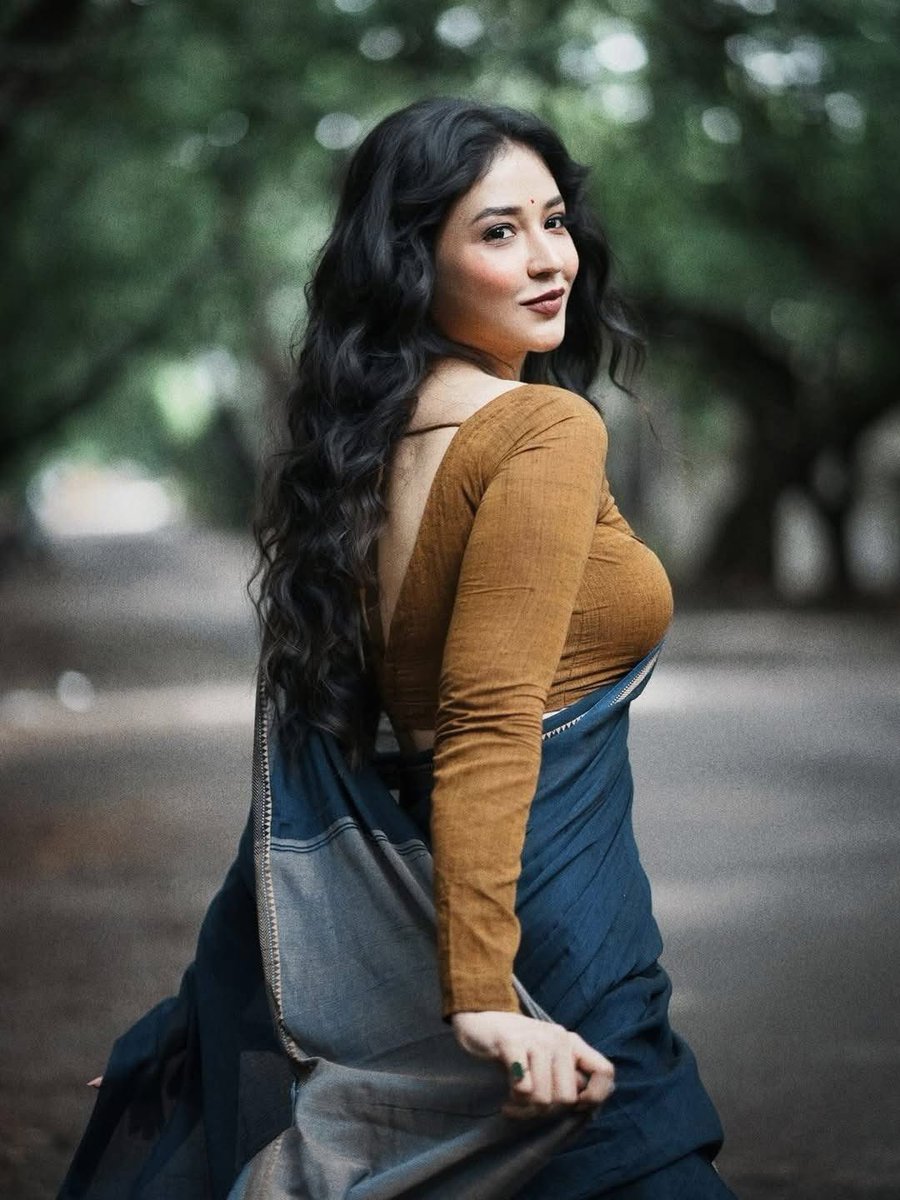 सफर वहीं तक है जहां तक तुम हो

नजर वहीं तक है जहां तक तुम हो

#सैफाली_