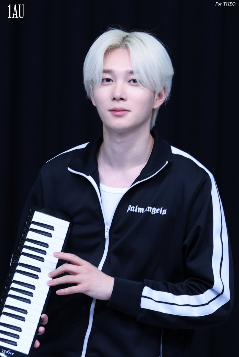 𝟏𝑨𝑼 tweet media