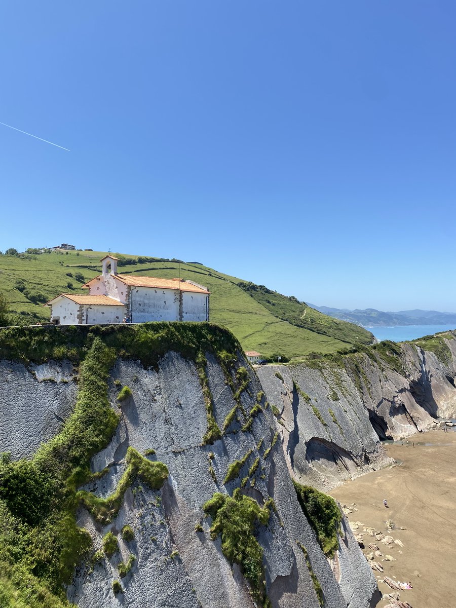 🐉 Did you know that the Basque Country was a setting for Game of Thrones?

Apart from Gaztelugatxe, our land boasts other stunning spots that appear in the series - and you can visit 🎬

Here's the route 👉 ow.ly/FGH650WHtYu