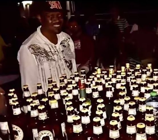 Im_Davethird's tweet image. “Stay away from Dennis, he’s a bad friend”
Dennis when he gets paid :