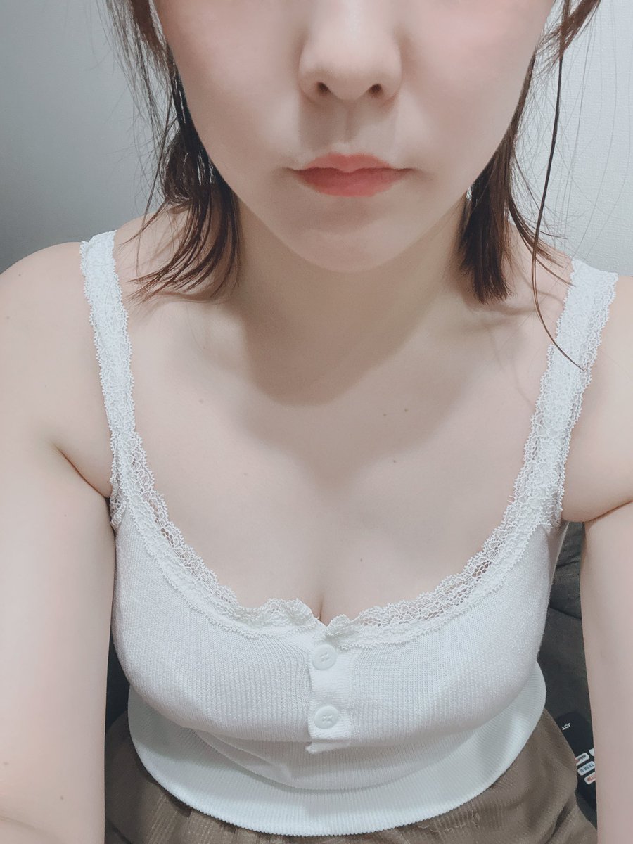MMMeroman's tweet photo. どっちの着方が好み？？
#裏アカ女子 
#うらあか女子 https://t.co/zVUE5egxiL