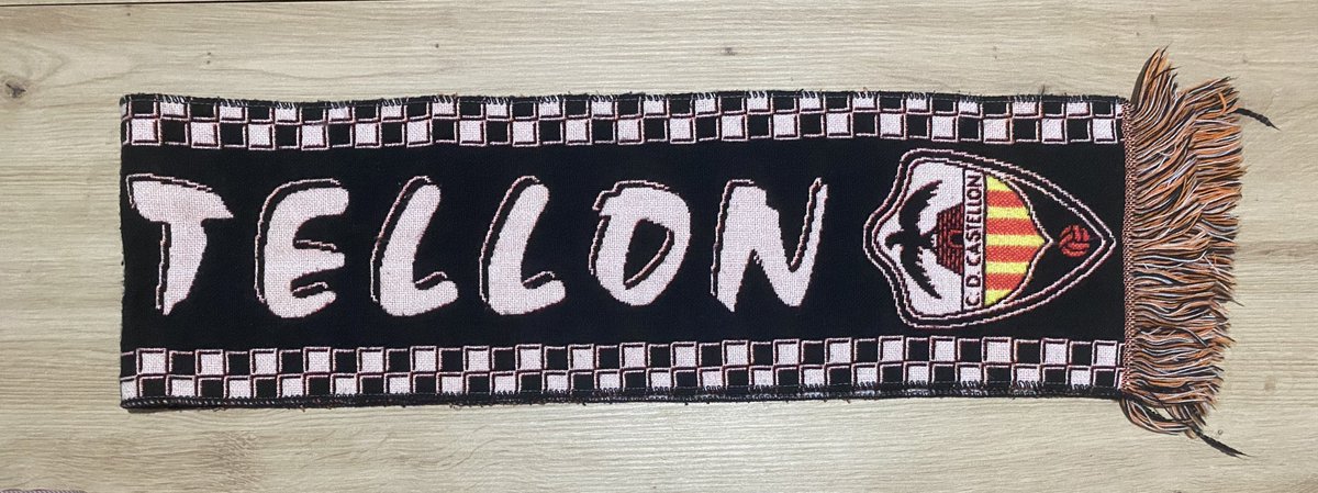 🆘 Ayuda #TWCDCS :
Alguien se dejó esa bufanda, de cierta solera, en una localidad tras la portería de GNA de Castalia. 
Ruego RT y difusión por grupos WhatsApp para tratar de localizar a quien la perdiera. Seguro que le sabrá mal haberla extraviado. Novedades por DM. Gracias.