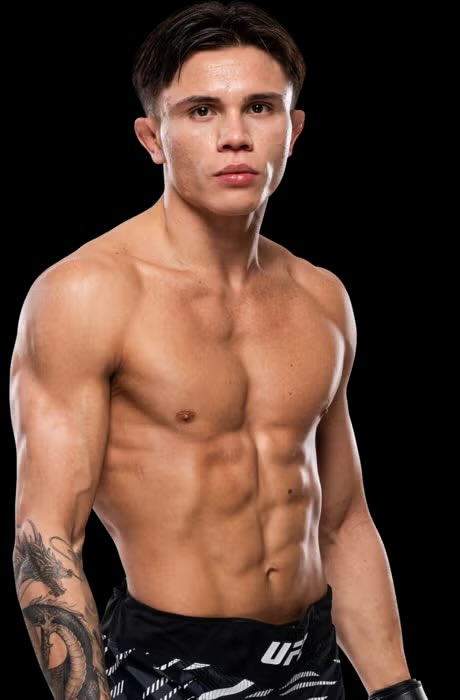 Charles johnsonın ciddi bir boy avantajı var bundan olumsuz etkilenmezse çok kolay kazanacağı bir maç çok potansiyelli sinek sikletin geleceği