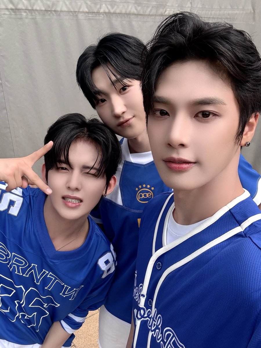 INAMINUTE_OFFI's tweet photo. 오늘 카스쿨 너무 재밌었어요!!😁 더운날씨도 이닝이들 덕분에 이겨냈어요 고마워요 💙

#InAMinute #인어미닛 #CASSCOOL #카스쿨
#JUNTAE #준태 #JAEJUN #재준 #HYUNYEOP #현엽 https://t.co/HbOQbaVObi