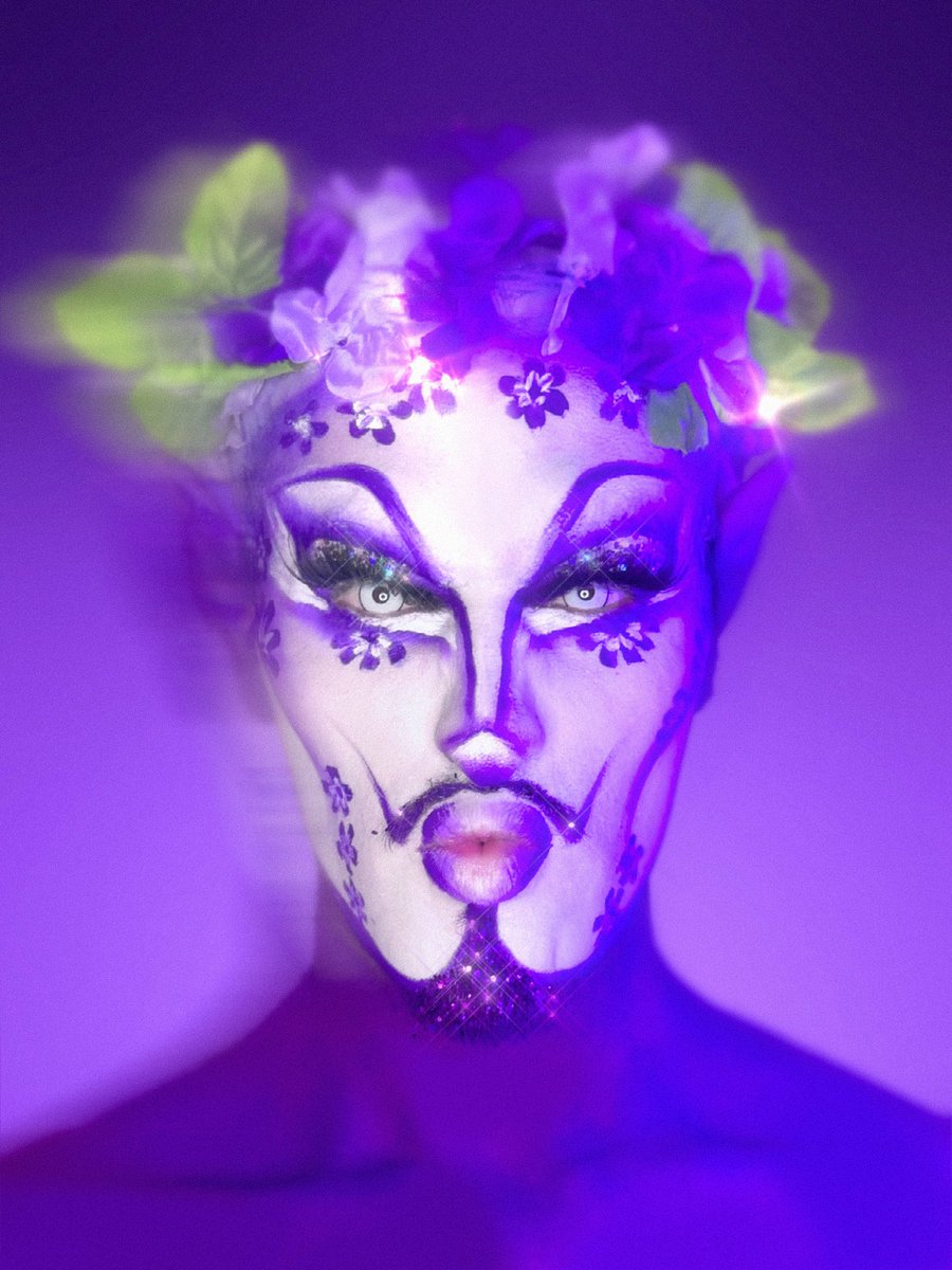 dragkalik's tweet photo. TropiLavanda y un toque KaliCoquetto 🌺✨
Siguiente color de esta serie de maquillajes 🎨
Este look es caribe, es magia y es… todo al mismo tiempo. 🌴💜
#LavandaTropical #DragMakeup #ColorEnLaPiel #MaquillajeLavanda #MakeupCreativo #ArteDrag #TransformaciónDrag #KaliCoquetto https://t.co/ZPcL7Uxl8x