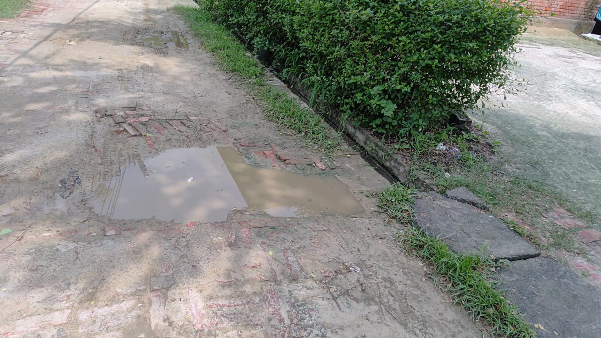 करोड़ों से बनीं टंकीयों मे पाईप लाईन के गड्ढे अभी तक नहीं भरे  , और सरकार विकाश की बात करती है ।

<a href="/myogiadityanath/">Yogi Adityanath</a> 
<a href="/cdoamethi/">CDO Amethi</a> 
<a href="/DPROAmethi/">DPRO Amethi</a> 
<a href="/DmAmethi/">DMAmethi</a> 
<a href="/UPGovt/">Government of UP</a>