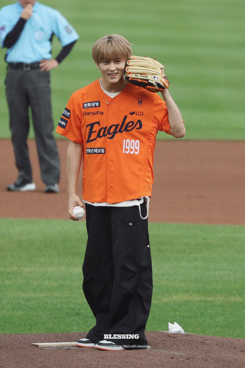 blessmark82's tweet image. 250823 한화이글스 시구
#마크 #MARKLEE #MARK #NCT #NCTDREAM #NCT127