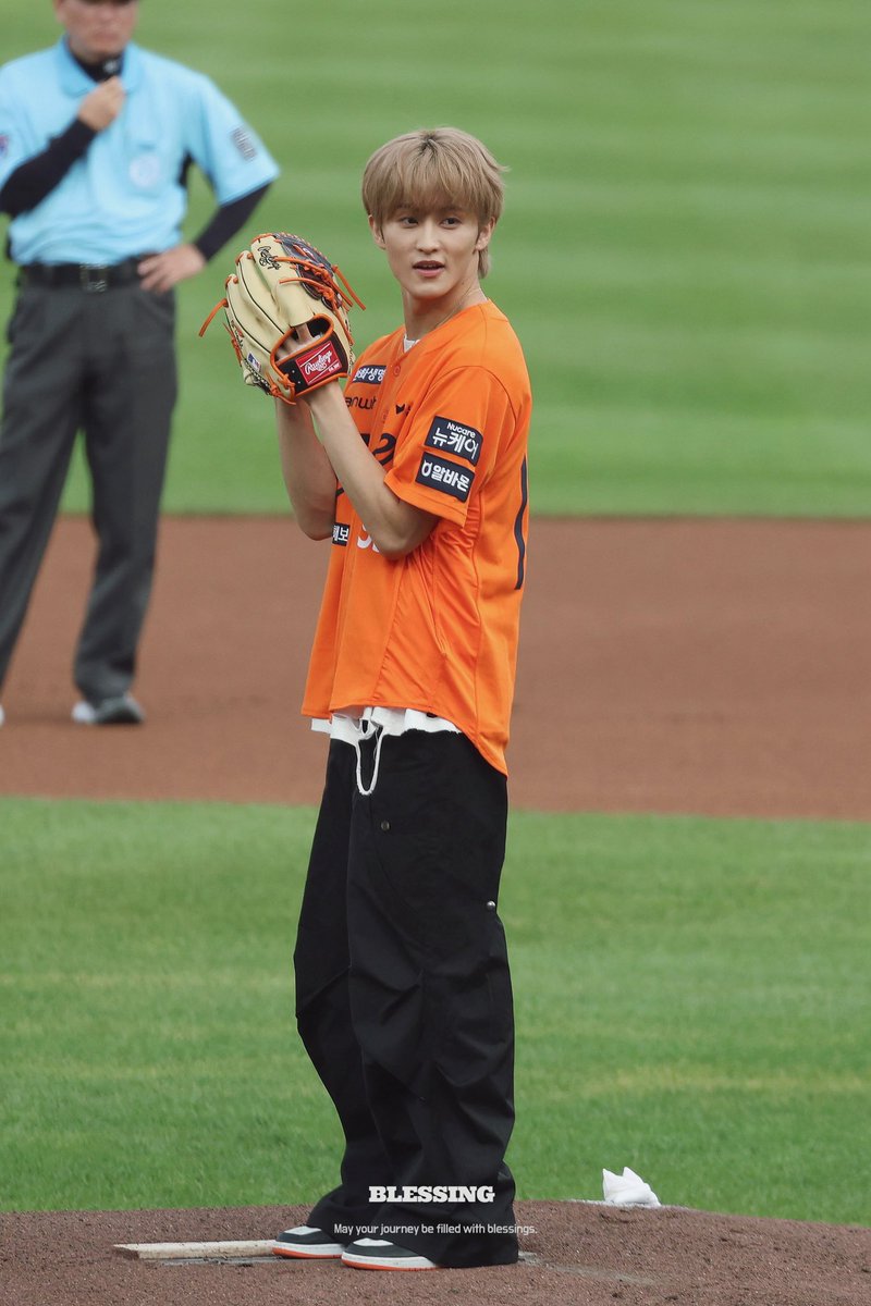 blessmark82's tweet image. 250823 한화이글스 시구
#마크 #MARKLEE #MARK #NCT #NCTDREAM #NCT127