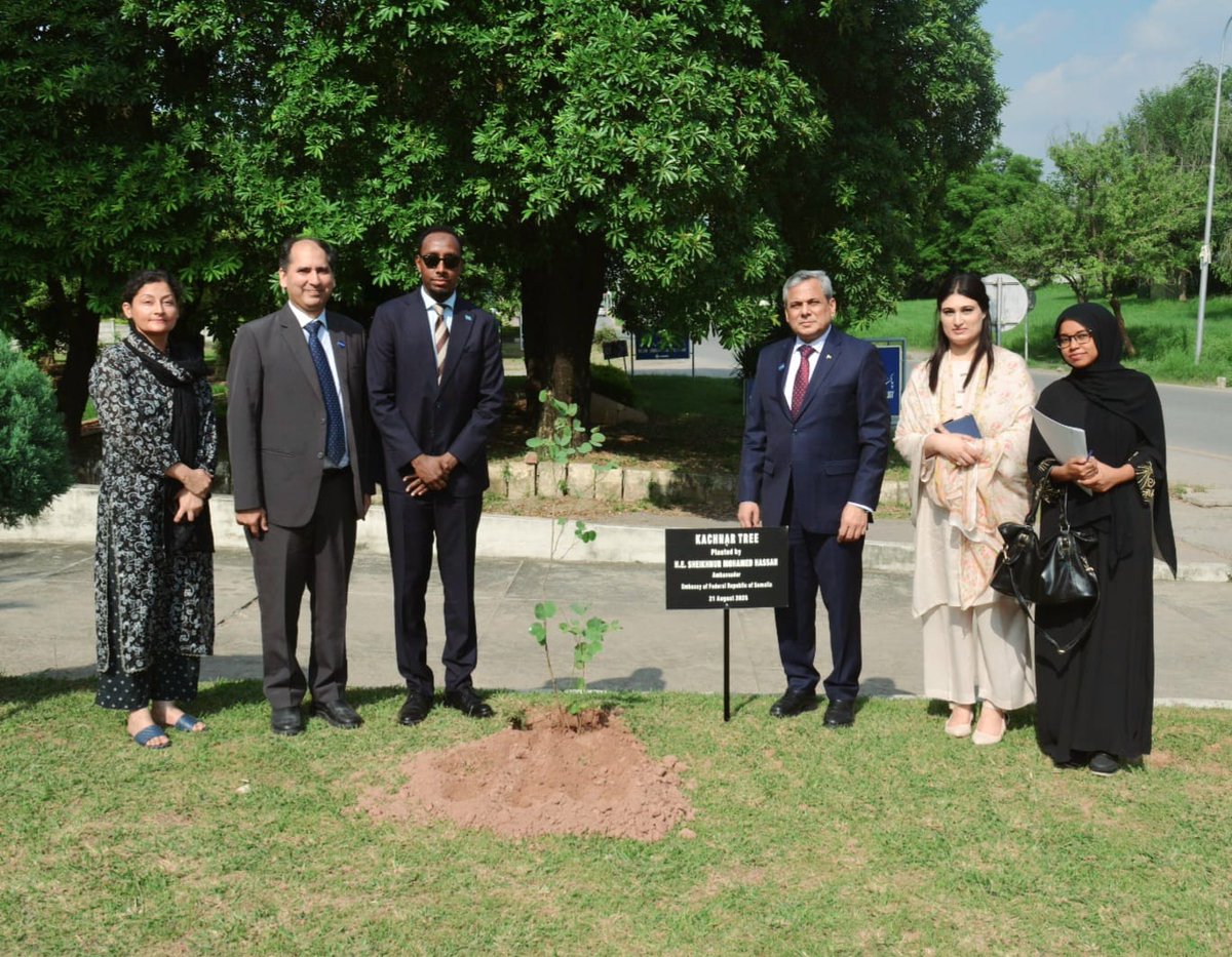 COMSATS Secretariat (@comsats_en) on Twitter photo HE Sheikhnur Mohamed Hassan 🇸🇴 Ambassador met ED #COMSATS Amb <a href="/ZakariaNafees/">Mohammad Nafees Zakaria</a>, expressed desire to strengthen cooperative ties, esp for academic & scientific exchanges, learn from COMSATS #Telehealth Program. Ambassador planted a tree as part of COMSATS Environment initiative HE Sheikhnur Mohamed Hassan 🇸🇴 Ambassador met ED #COMSATS Amb <a href="/ZakariaNafees/">Mohammad Nafees Zakaria</a>, expressed desire to strengthen cooperative ties, esp for academic & scientific exchanges, learn from COMSATS #Telehealth Program. Ambassador planted a tree as part of COMSATS Environment initiative