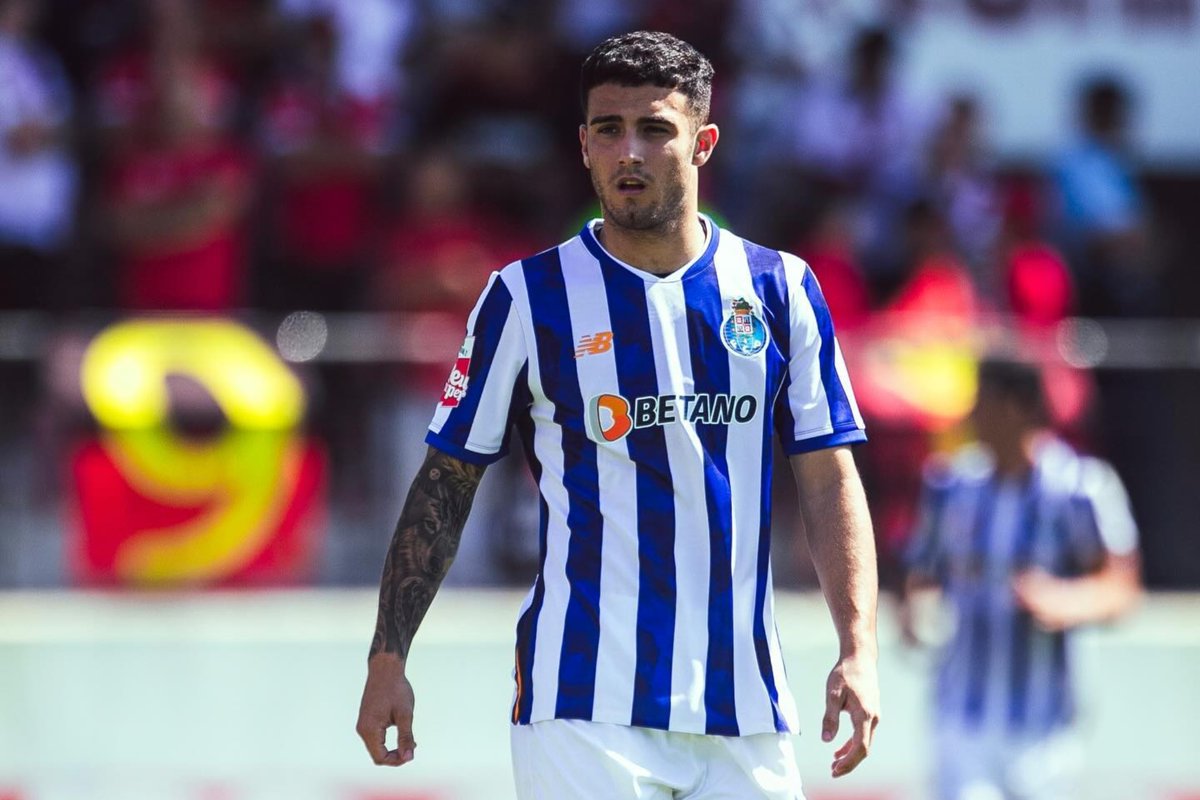 💡🇪🇸Este año ha vuelto a haber un trasvase de jugadores españoles a Portugal 🇵🇹

✅Aquí tienes el listado de los 39 españoles en la Liga Portugal 2 (Segunda)⬇️

1️⃣ Ángel Alarcón – FC Porto B 🪄
2️⃣ Manu Pozo – União Torreense 🪄
3️⃣ Javi Vázquez – União Torreense 🛡️