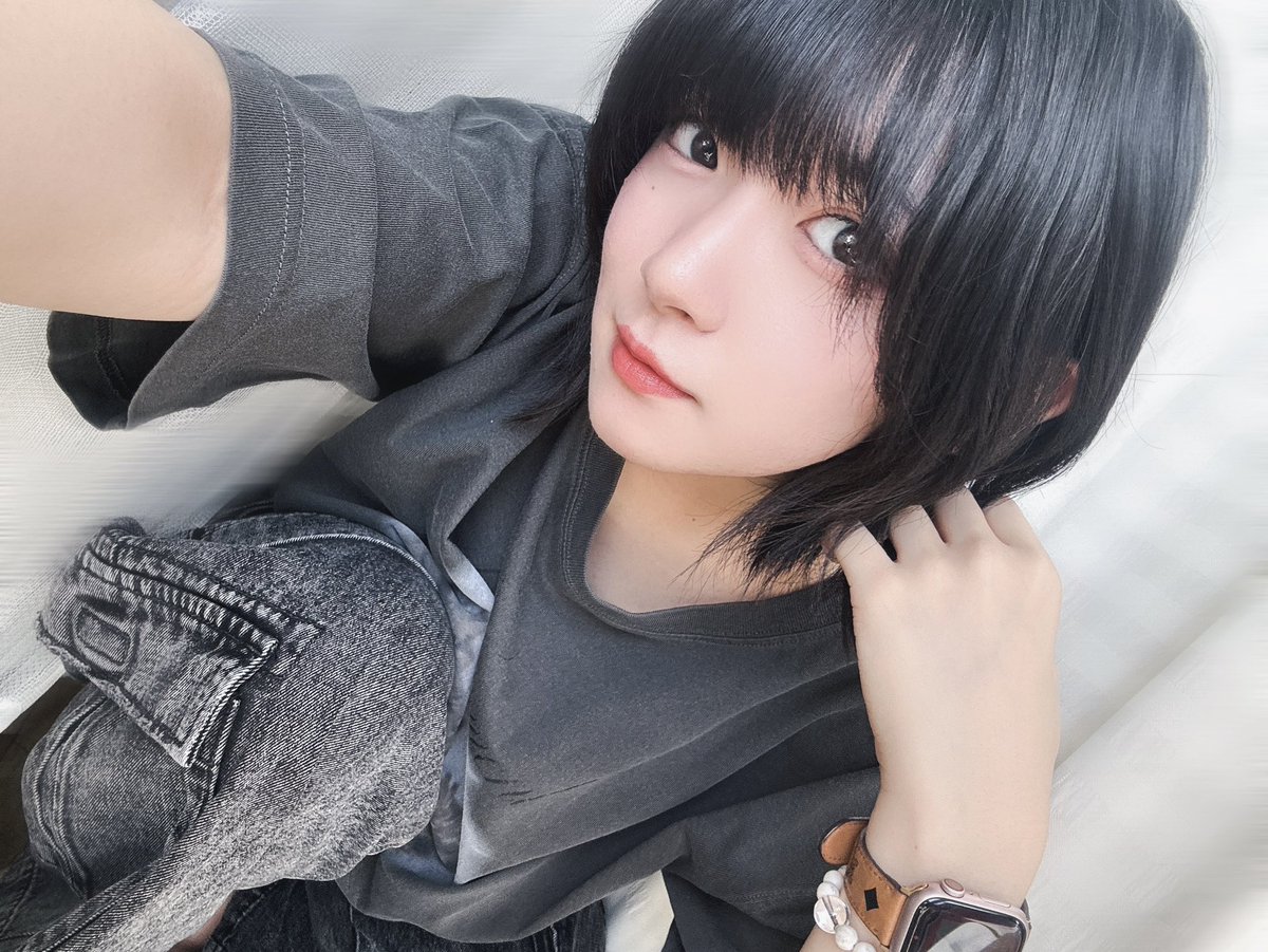 先日事務所に送って頂いたファンレター、プレゼント受け取りました°ʚ✉ɞ°

私の事想って選んでくださったプレゼント、沢山思いを綴って下さったお手紙どれも本当に嬉しいです♥

引き続き頑張ります( ˶ㆆ ㆆ˶)و
いつも応援本当にありがとうございます！！