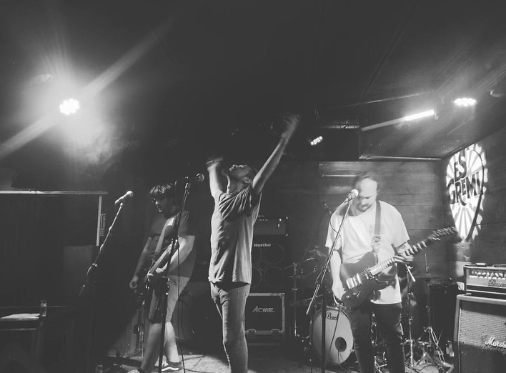 Hey. No penséis que había vuelto a abandonar esto, es que no me da la vida.

Pero en fin, que vamos a arrancar el sabadete con una buena novedad. Hace unos días, los mallorquines Disnomia presentaron Forgotten Gardens, su nuevo EP.

lapozadelmeh.com/2025/08/disnom…